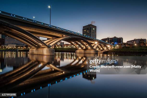 rich street bridge - columbus ohio street stock pictures, royalty-free photos & images