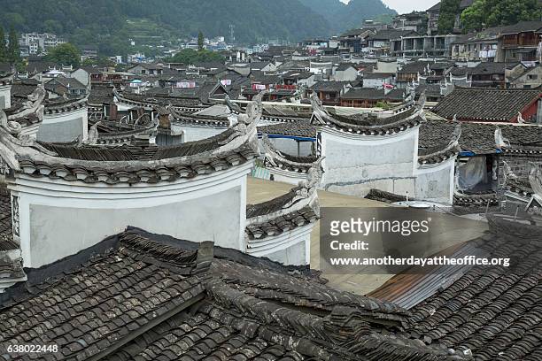 fenghuang traditional houses - hunan province stock pictures, royalty-free photos & images