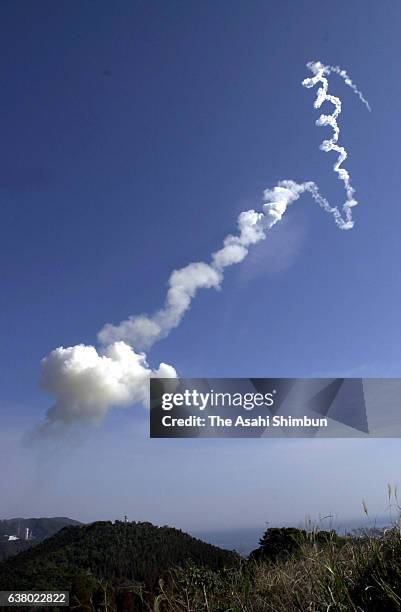 Uchinoura, JAPAN Japan's Institute of Space and Astronautical Science M-V-4 rocket carrying the X-ray astronomy satellite 'ASTRO-E' leaves contrail...