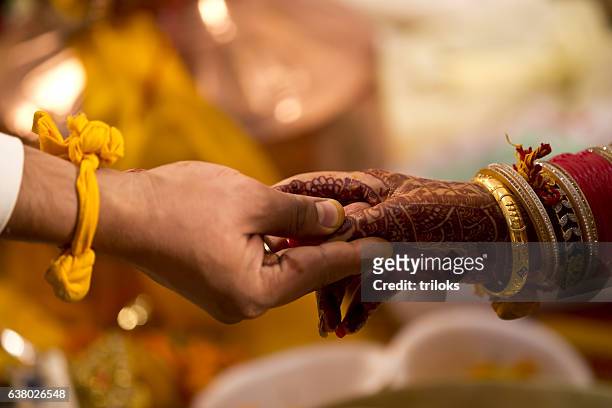hindu wedding ceremony - married stock pictures, royalty-free photos & images