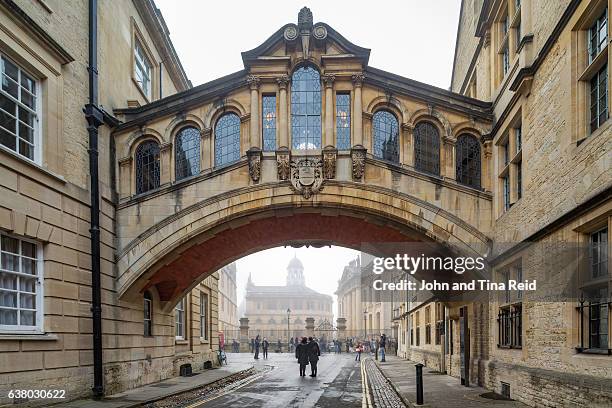 bridge of sighs - oxford engeland stockfoto's en -beelden