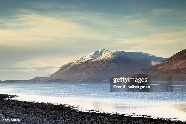 loch linnhe e garbh bheinn, terras altas escocesas - terras altas escócia - fotografias e filmes do acervo