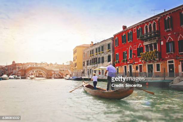 tourists boat ride on the grand canal in venice, italy - venedig gondel stock-fotos und bilder