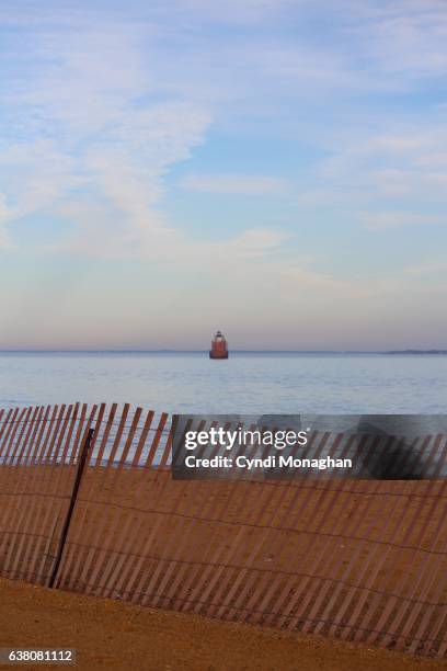 lighthouse on the bay - block island lighthouse stock pictures, royalty-free photos & images