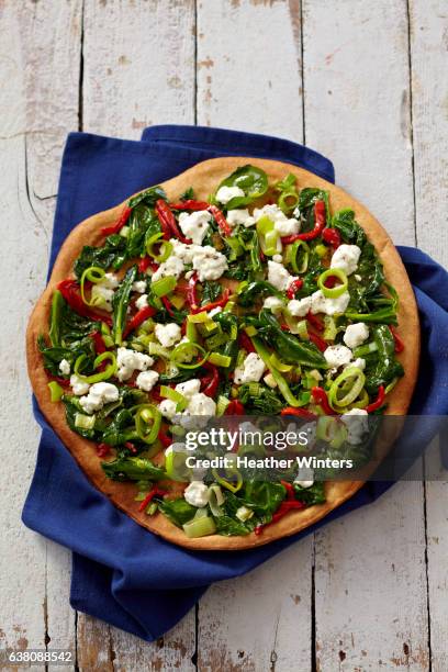 thin crust pizza with leeks, feta, spinach & red peppers - pizza crust stock pictures, royalty-free photos & images