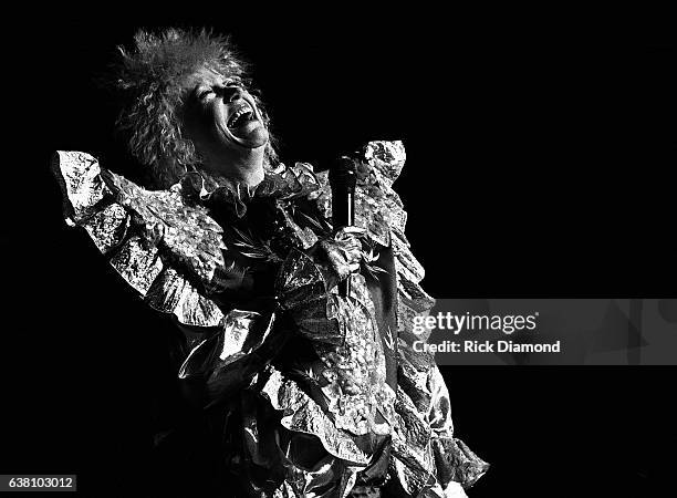 Atlanta Comedian Phyllis Diller performs at The Fox Theater in Atlanta Georgia February 10, 1987