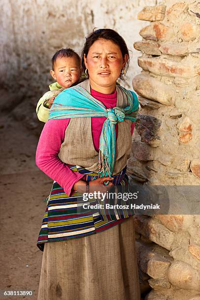 tibetan woman carrying her baby, upper mustang - lo manthang stock pictures, royalty-free photos & images