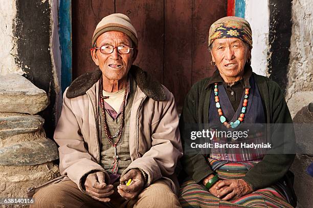 tibetan couple. - tibetansk kultur bildbanksfoton och bilder