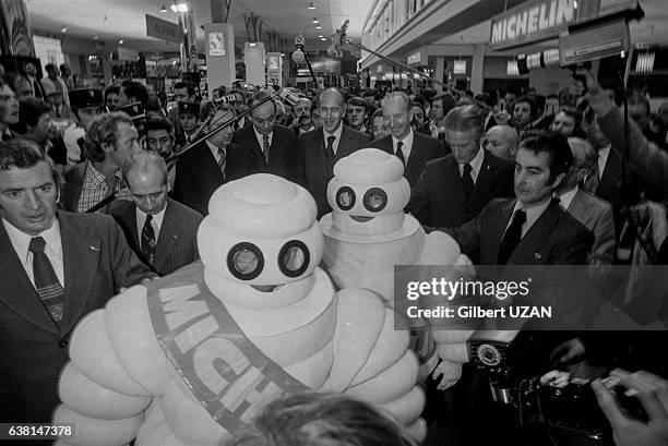 Le Bibendum Michelin au 69ème Salon de l'Automobile à Paris, France, le 2 octobre 1975.