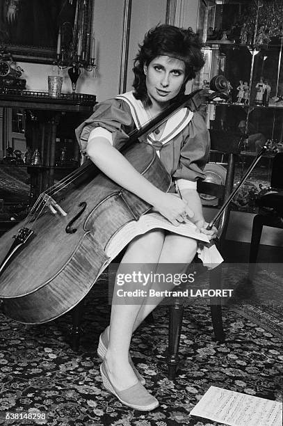 La violoncelliste Olga Rostropovitch à Paris, France, le 23 juin 1982.