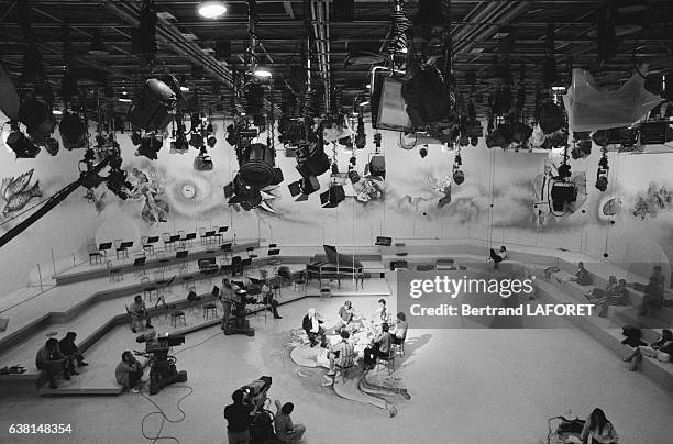 Isaac Stern sur le plateau de l'émission télévisée 'Le Grand Echiquier' à Paris, France, le 30 juin 1982.