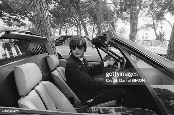 Robertino Rossellini arrive aux obsèques de Grace Kelly au volant de son cabriolet Ferrari le 17 septembre 1982 à Monte-carlo, Monaco.