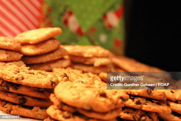 chocolate chip cookies and snickerdoodles - snickerdoodle stock-fotos und bilder