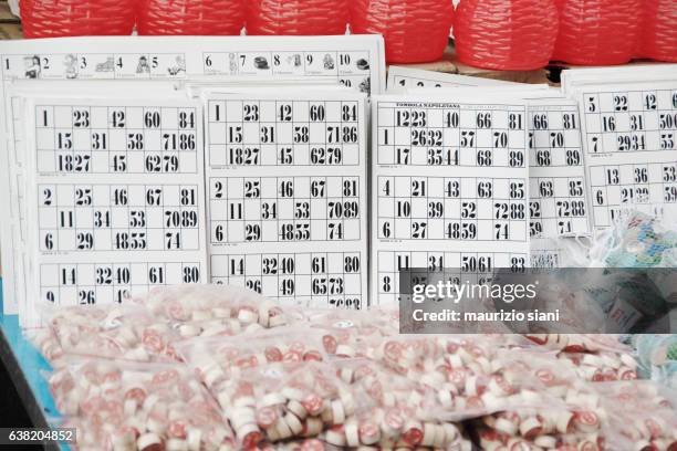 close-up of bingo tickets and numbers for sale - loto photos et images de collection