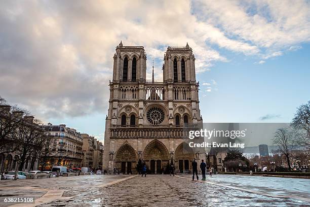 notre dame de paris - kathedrale von notre dame stock-fotos und bilder