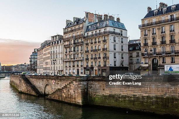 île saint-louis, paris - paris romantique stock pictures, royalty-free photos & images