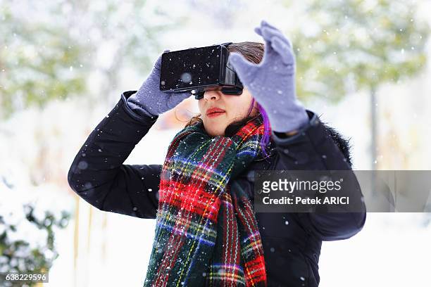 young woman using a virtual reality glasses on winter - hands free apparaat stockfoto's en -beelden