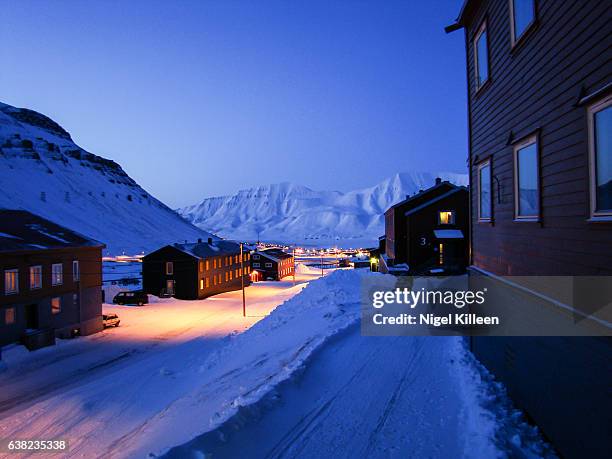 longyearbyen, svalbard - svalbard islands stock pictures, royalty-free photos & images