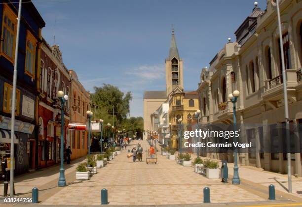 valdivia pedestrian downtown district and city center, chile - valdivia città del cile foto e immagini stock