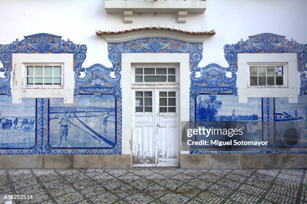 train station of aveiro - distrikt aveiro stock-fotos und bilder