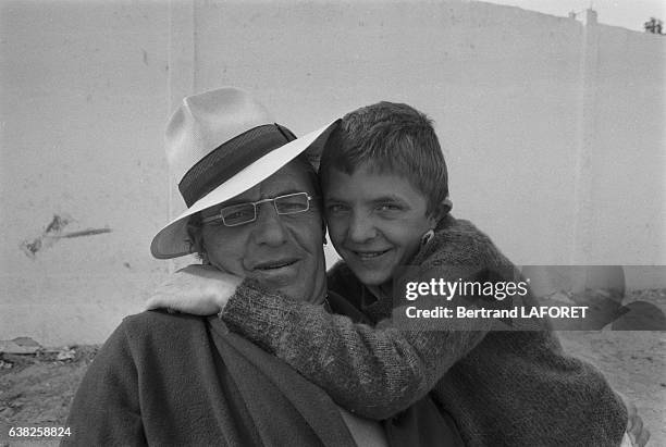Heinz Bennent et son fild David Bennent sur le tournage du film 'Sarah' réalisé par Maurice Dugowson à Séville, Espagne, en novembre 1982.