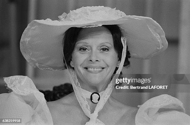 Christiane Minazzoli dans la pièce de théâtre d'Eugène Labiche 'Le Don Juan de la Creuse' à Paris, France, en septembre 1983.