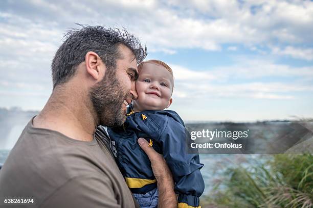 father and baby boy at niagara falls - baby beard imagens e fotografias de stock