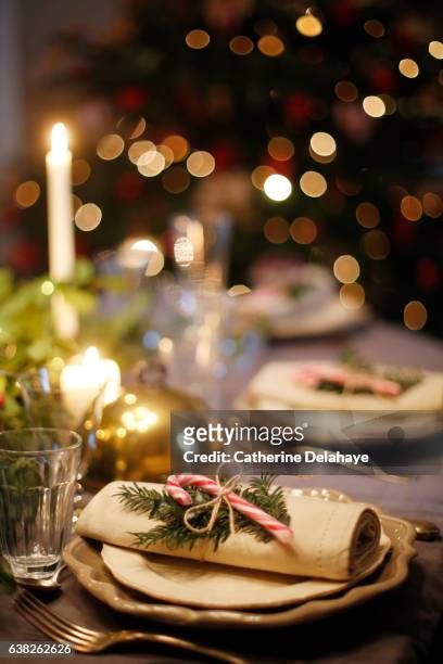 christmas still life, table set - weihnachtstisch stock-fotos und bilder