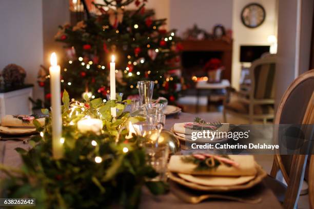 christmas still life, table set - dining table stock-fotos und bilder