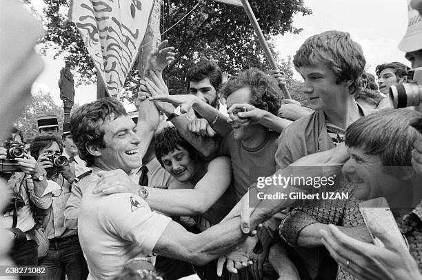 Bernard Hinault remporte le 75ème Tour de France à Paris, France, le 22 juillet 1978.