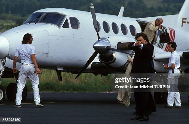 Arrivée de Bernard Tapie à Avignon pour sa campagne aux élections européennes, en juin 1994, à Avignon, France.