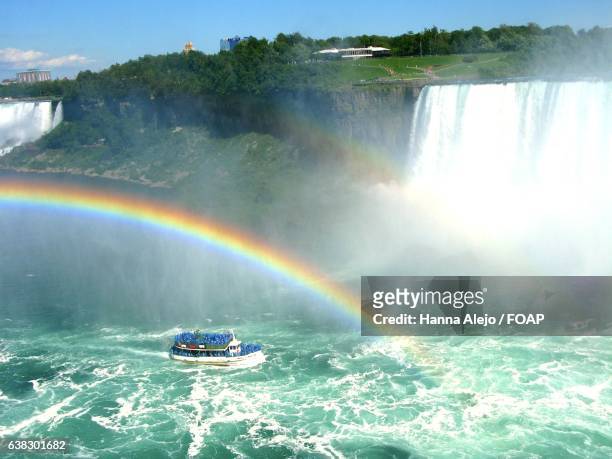 view of niagara waterfall - arco íris duplo imagens e fotografias de stock