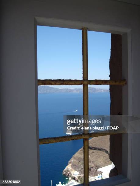 ship seen through window - window frame ship photos et images de collection