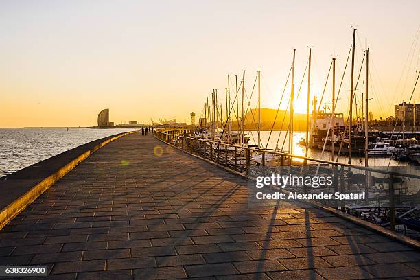 port olimpic at sunset, barcelona, spain - barceloneta fotografías e imágenes de stock