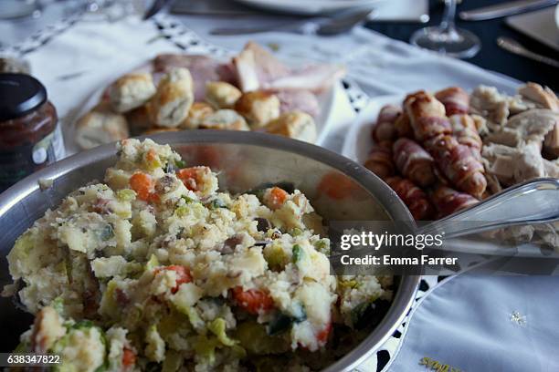 bubble and squeak - bubble and squeak stock-fotos und bilder