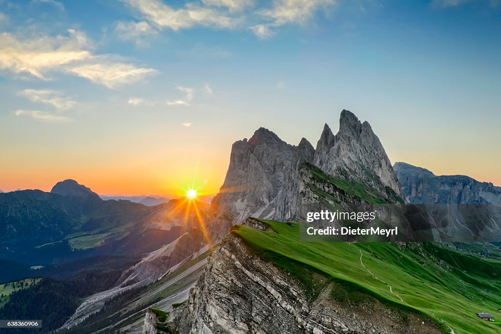 Sonnenaufgang bei Seceda in Südtirol