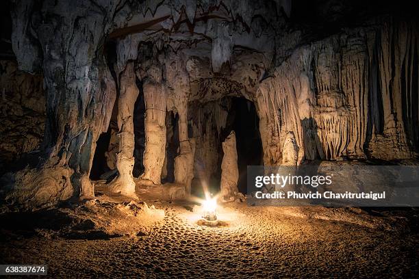 nam lod cave - 洞窟 個照片及圖片檔