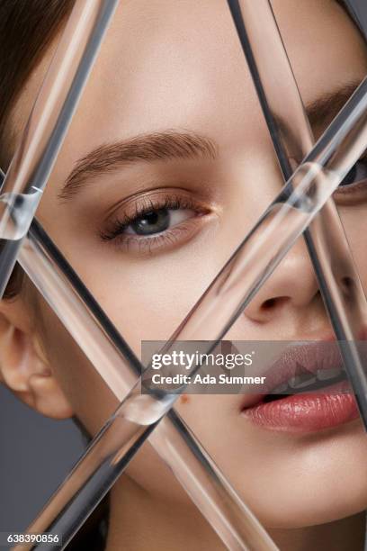 cosmetic close up of a beautiful woman - haut nahaufnahme stock pictures, royalty-free photos & images
