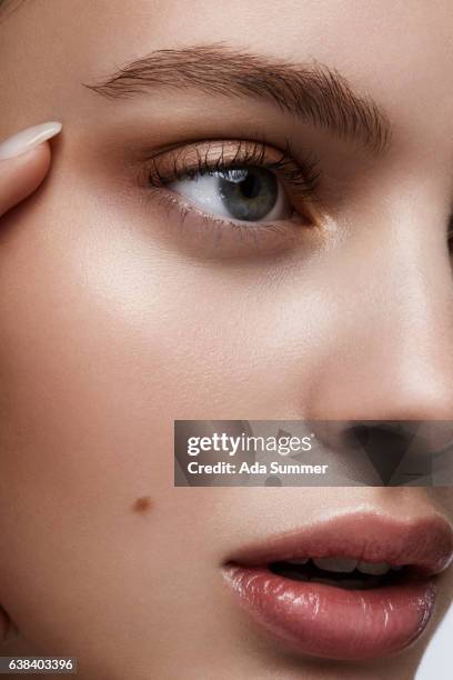 close up of a beautiful woman - menschliche haut stock pictures, royalty-free photos & images