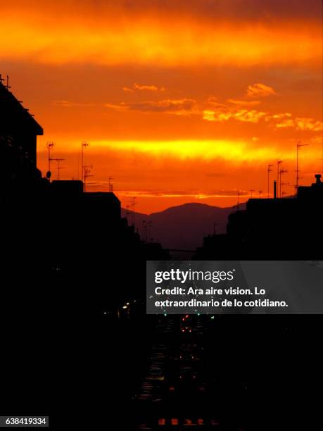 sky with clouds at sunset - silueta stockfoto's en -beelden