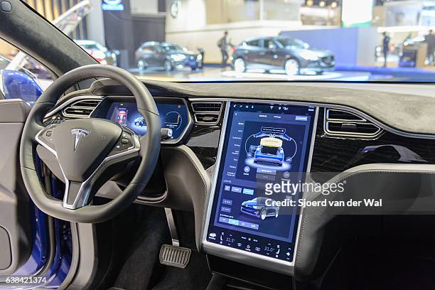 tesla model x 90d electric luxury high tech interior - dashboard car stockfoto's en -beelden