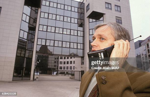 Le 'Bi-Bop', nouveau téléphone portable de France Telecom, le 17 janvier 1992 à Paris, France.