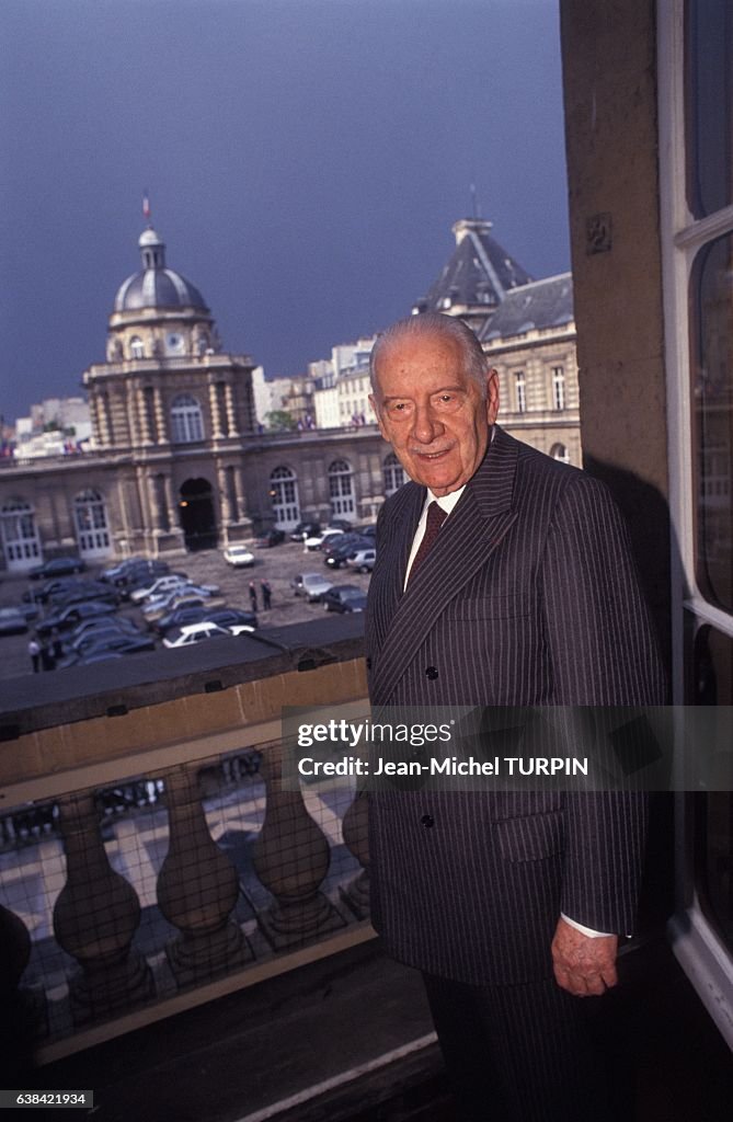 Portrait d'Alain Poher, président du Sénat le 9 juin 1992 à Paris,... News Photo Getty Images Portrait d'Alain Poher, président du Sénat le 9 juin 1992 à Paris,... News Photo Getty Images