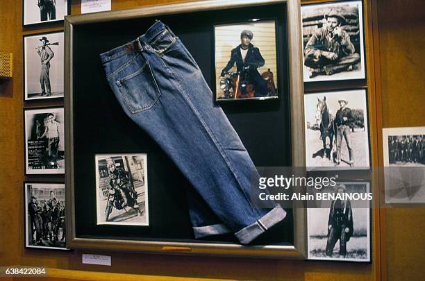 De kerk Super goed raken Marlon Brando's jean at Levi's vintage exhibition in Paris, France,... News  Photo - Getty Images
