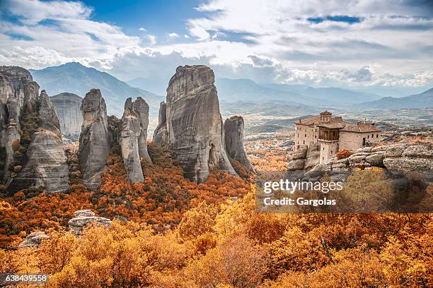metéora monastère, grèce - météores photos et images de collection