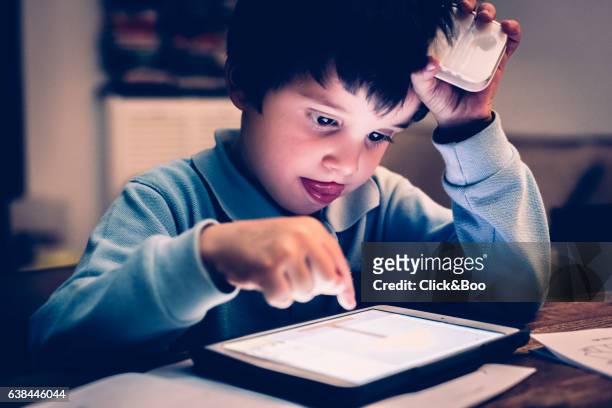 concentrated boy with a tablet - new technologies - oscuro 個照片及圖片檔