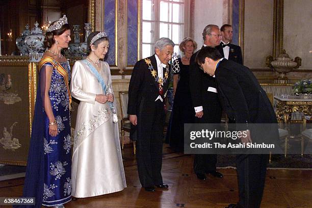 Queen Silvia of Sweden, Empress Michiko, Emperor Akihito of Japan and King Carl XVI Gustaf of Sweden take part in the receiving line prior to the...