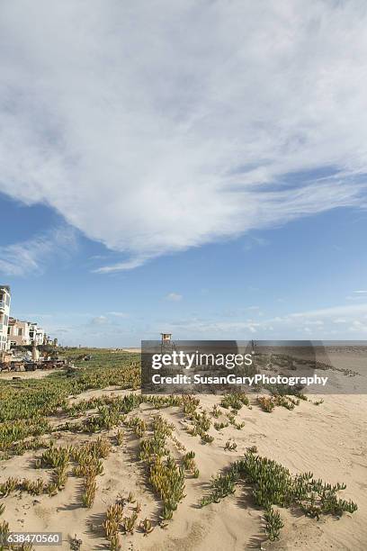 sleepy beachtown - sunset beach fotografías e imágenes de stock