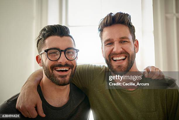 ビジネス中の兄弟 - male friends hanging out ストックフォトと画像