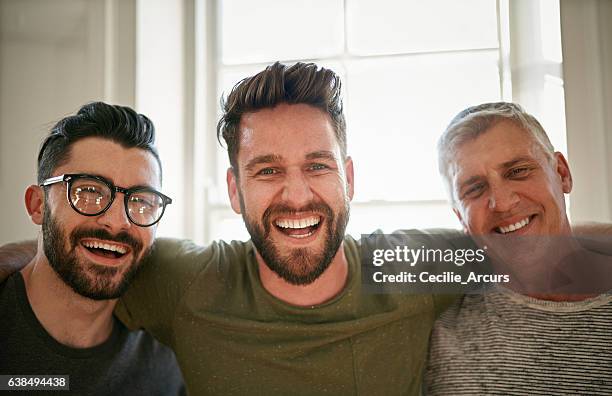 we stand together as one - groepsfoto stockfoto's en -beelden